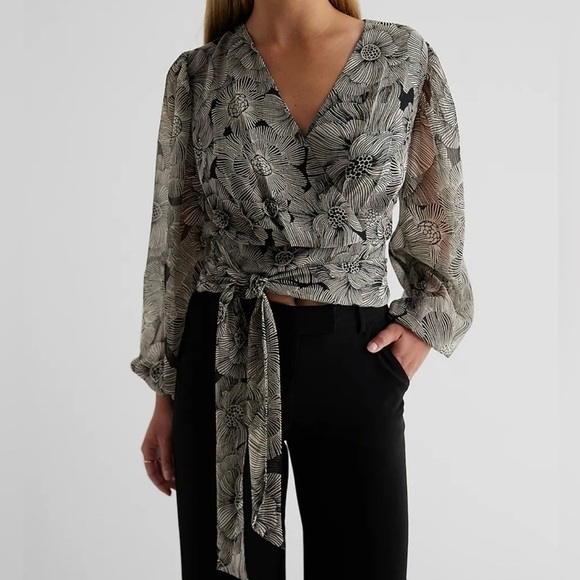 Express V-Neck Wrap Top Floral Black And White Long Sleeves SZ XS NEW WITH TAGS - Picture 1 of 9